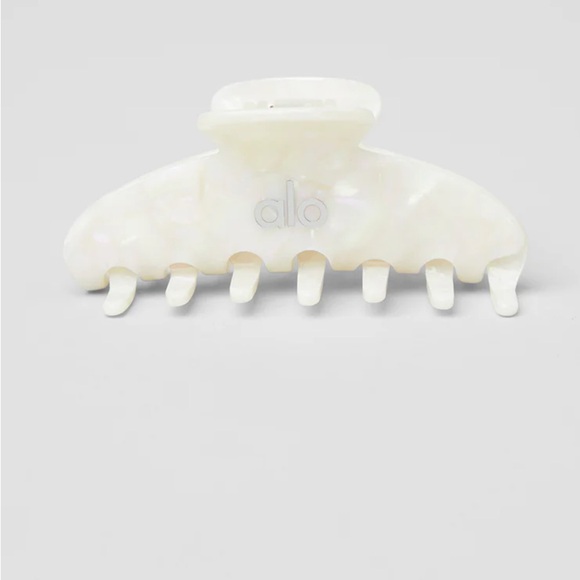 ALO Yoga 90s Claw Clip Pearl White Hair Accessory Gym - Picture 3 of 8